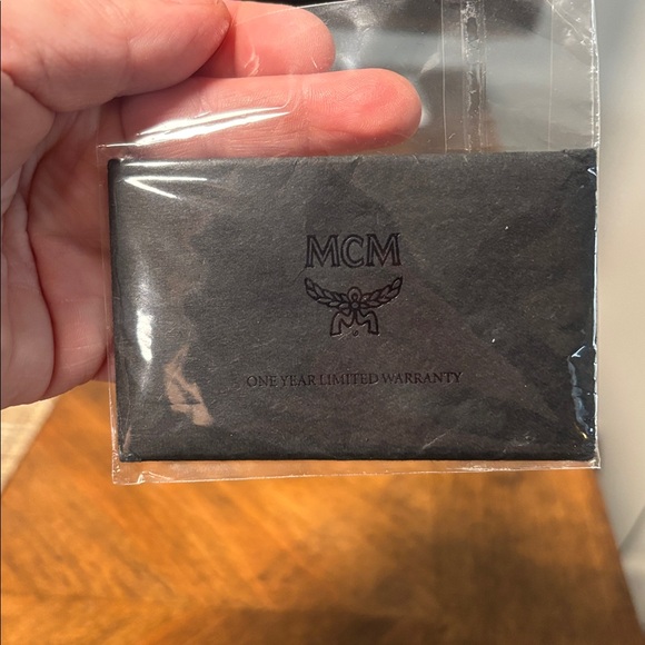 MCM- AUTHENTIC PEBBLED LEATHER EXTRA LARGE HANDBAG - Picture 2 of 15